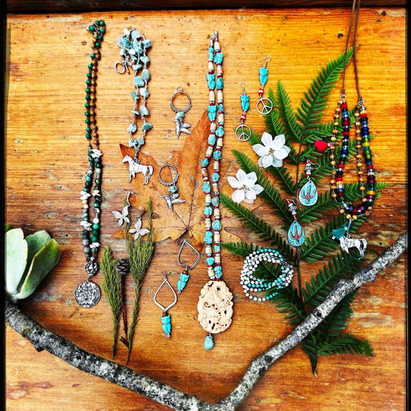 Turquoise owls & peace earrings with red coral. - Picture 3 of 4